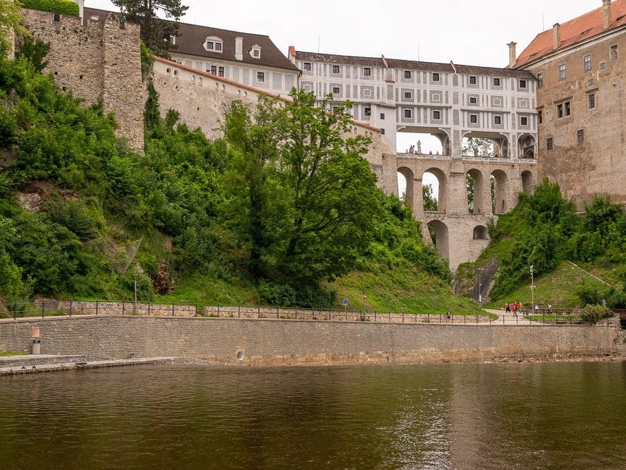 Czeski Krumlov-17 Krumlov castle multi-level bridge