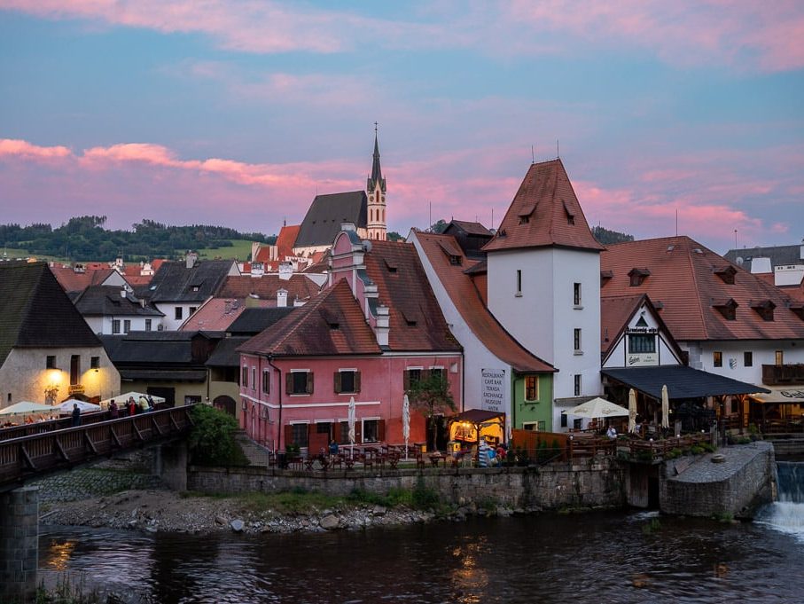 Czeski Krumlov-28 view of Czeski Krumlov town center in the evening