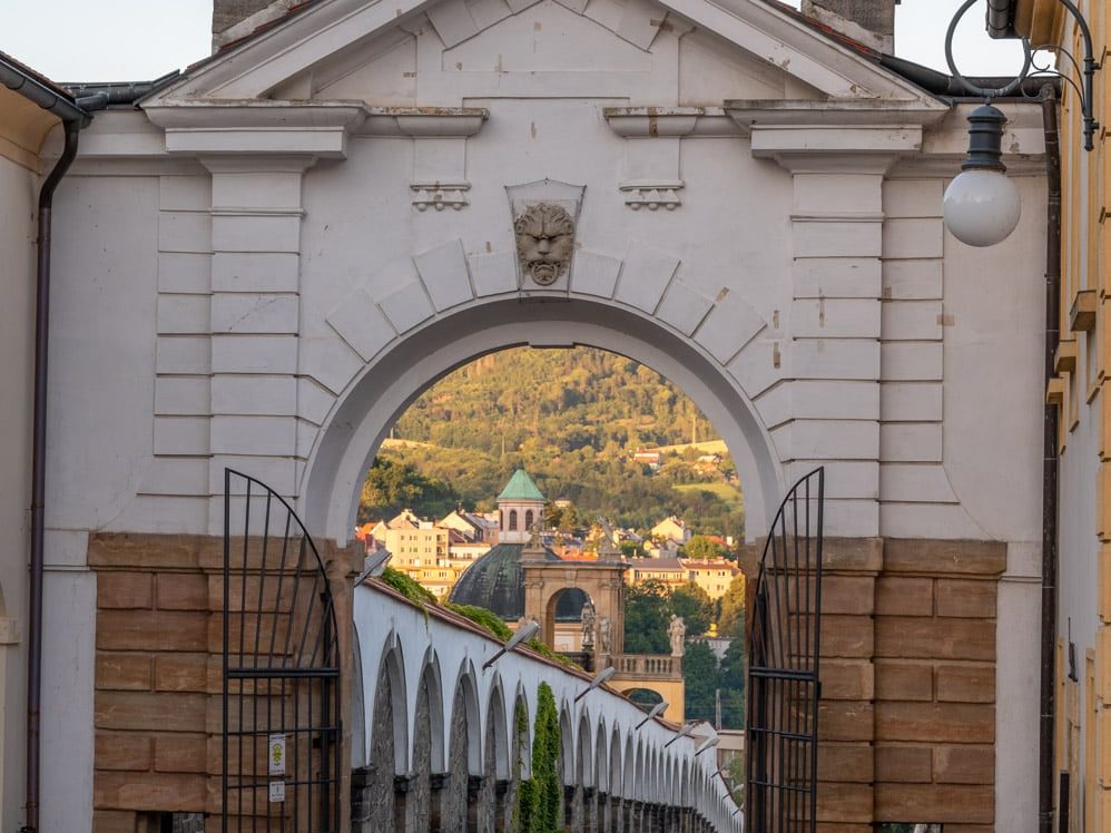 Decin-9 Looking out the castle gate