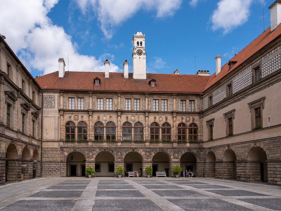Nelahozeves Castle-3 Nelahozeves Castle courtyard