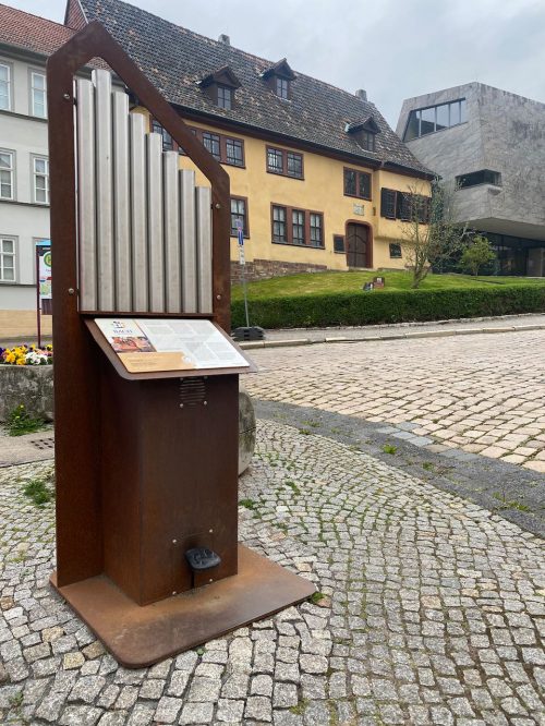 A Bach Organ memoriał in front of Bach's house.